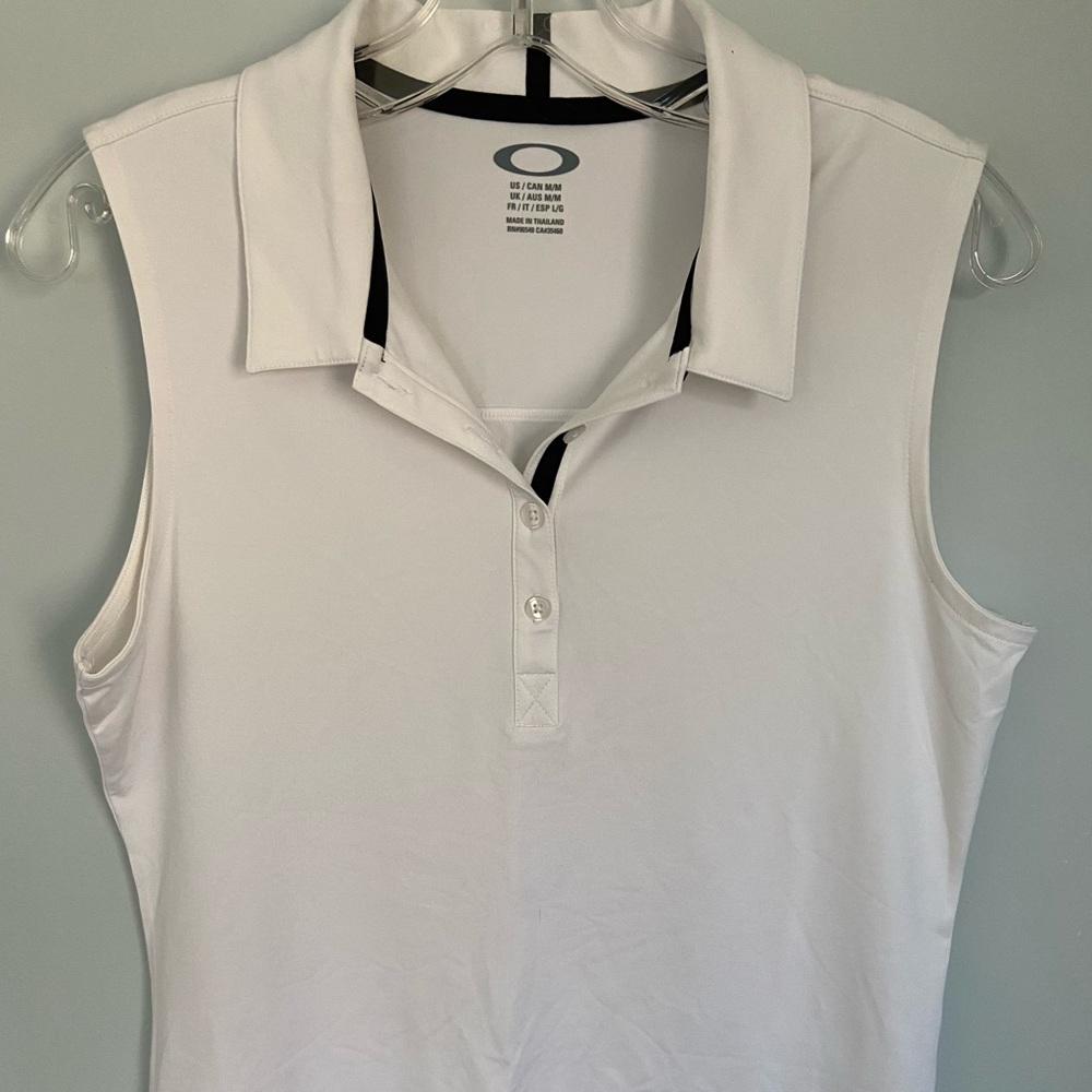Oakley women’s white golf shirt size M